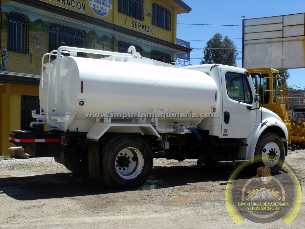 Click to enlarge image camión_pipa_freightliner_business_class_m2_sistema_aspersión_8000_litros_1.jpg