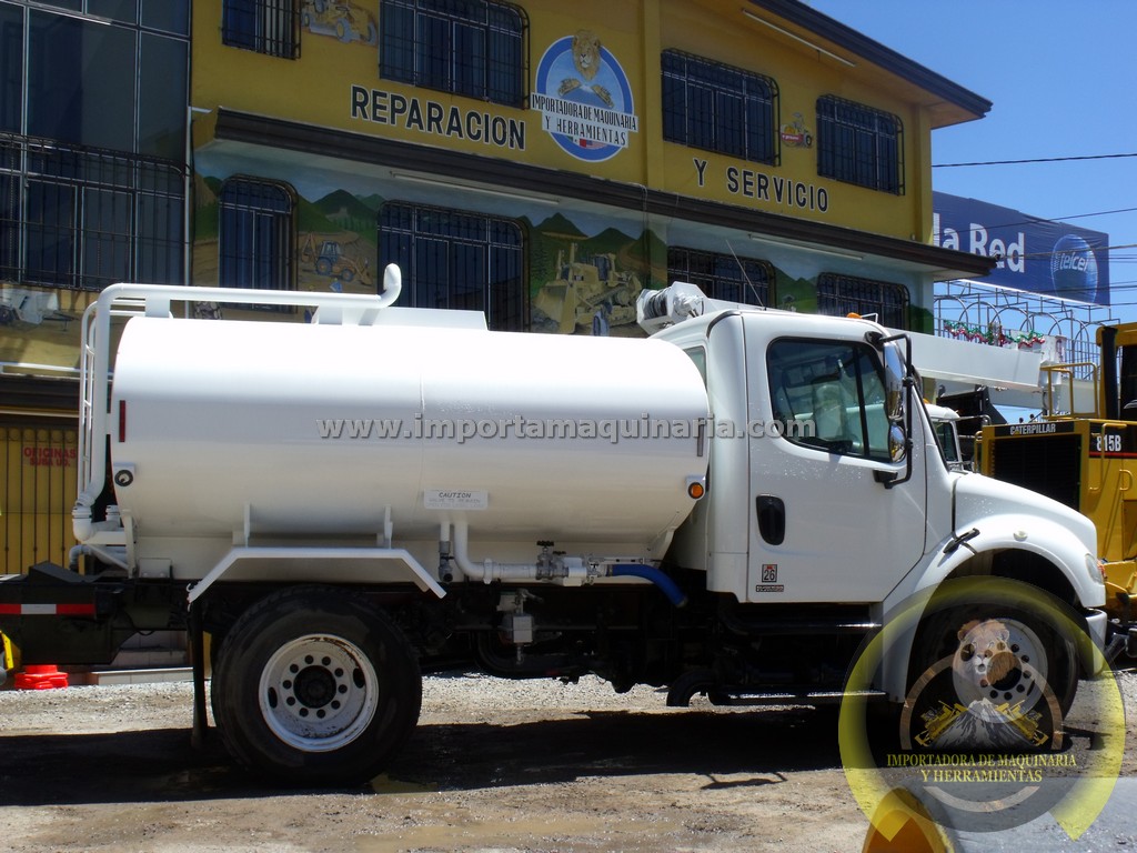 Camión Pipa Freightliner Business Class M2 con Sistema de Aspersión, capacidad 8,000 Litros