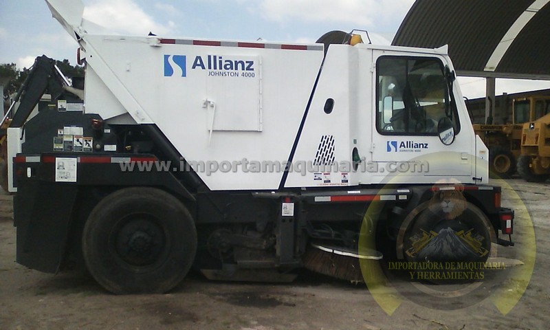 Barredora de Ciudad Johnston equipada con cabina, 3 cepillos, aspirador, sistema de riego, depósito de basura