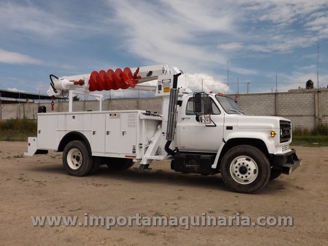 CAMIÓN GMC CON GRÚA ALTEC Y TALADRO O DRILL