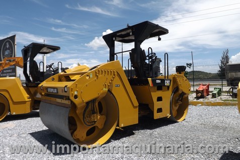 Vibrocompactador Caterpillar CB54 con Doble Rodillo liso de 67